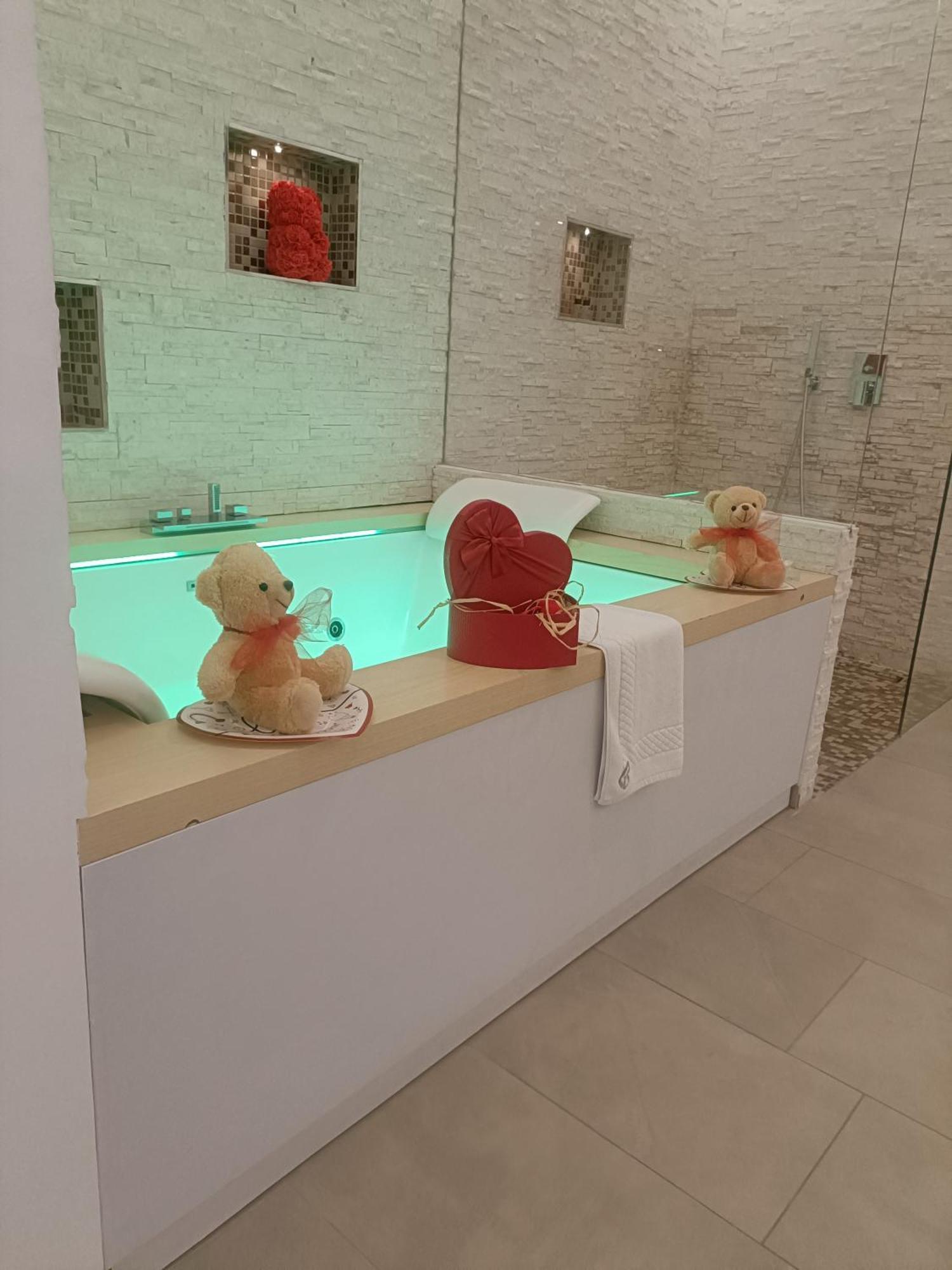 Romantic Suite Монополи Екстериор снимка